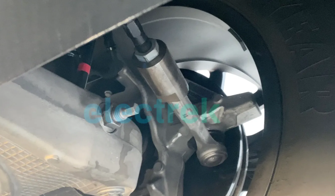 Tesla Cybertruck’s suspension images leaked (1)